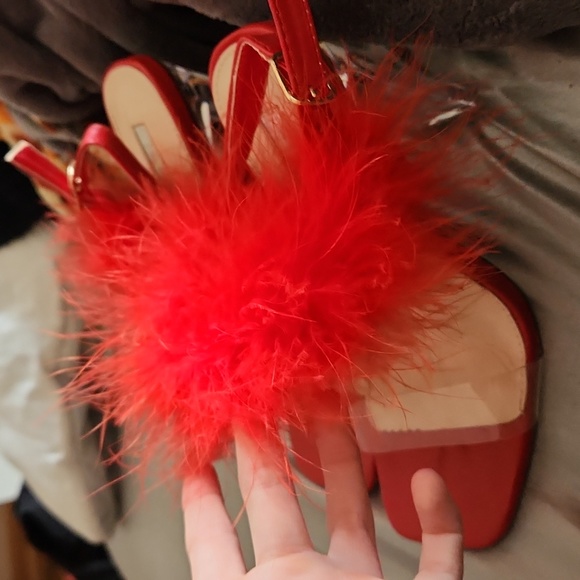 Red Feather Windsor Heels. Red Size 9. - Picture 2 of 4